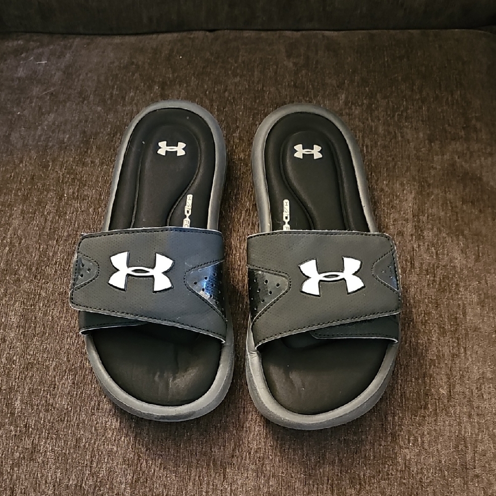 Under Armour Men’s Size 6 Black Logo Slides Sandals